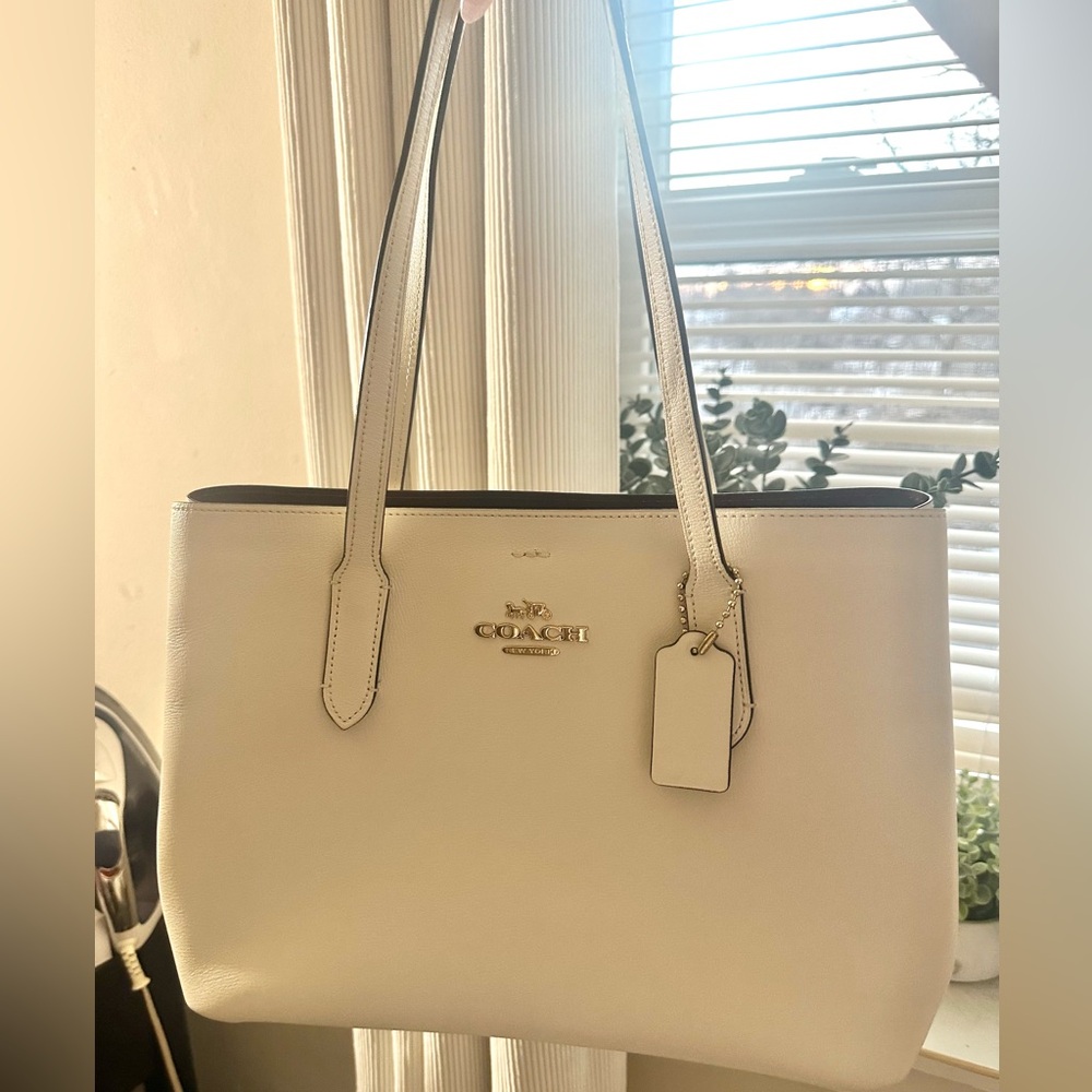 COACH MEDIUM AVENUE CARRYALL CREAM LEATHER TOTE